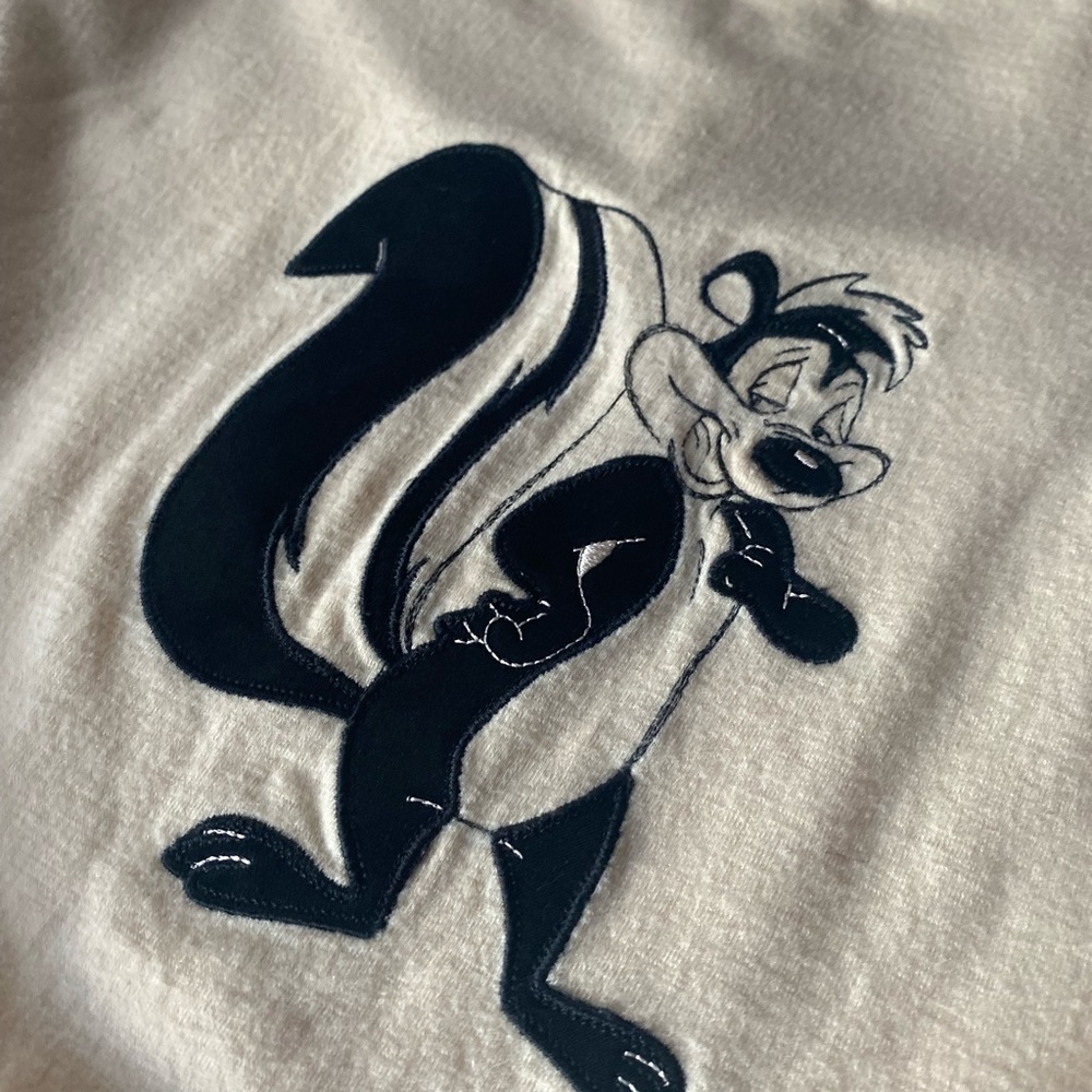Iceberg sweater with Pepe la pew - Picture 6 of 15